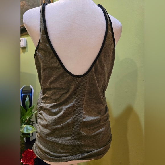 Lululemon Athletica Brown and Black Fitted Sleeveless Tank Top - Picture 2 of 3